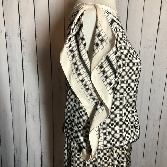 Max Studio Handkerchief Dress - Picture 4 of 7